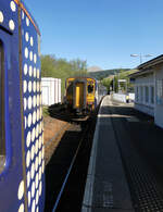 In Crianlarich wurde unser Zug getrennt: die vordere Einheit verlässt den Bahnhof in Richtung Oban, unser Triebwagen fährt anschliessend weiter nach Mallaig.