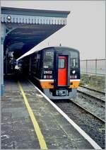 Der IR CIE Dieseltriebwagen 2606 steht in Cobh und wartet auf die Rückfahrt nach Cork / Corcaih.