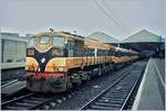 Die Irish Rail CIE Diesellok CC 082 wartet im ihrem IC in Dublin Connolly Station (Baile Átha Cliaht Stáisún Ui Chonghaile) auf die Abfahrt nach Sligo.