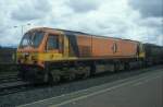 IERLAND sep 2003 LIMERICK JUNCTION LOC 210 ORANJE voor een cement trein .