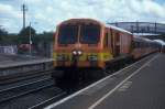 IERLAND sep 2005 KILDARE LOC 219 oranje met personen trein