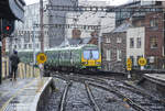 DART 2910b am Bahnhof Connolly in Dublin. Seit dem Jahr 1984 verkehrt in und um Dublin die  S-Bahn namens DART. Der Name hat nichts mit dem bekannten Wurfspiel zu tun, sondern ist eine Abkürzung für »Dublin Area Rapid Transit«. Aufnahme: 9. Mai 2018.