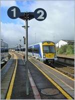Der NIR Dieseltriebzug 3018 trifft, von Portadown kommend, im Kopfbahnhof Belfast Great Victoria Street ein.