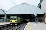 DART 8629+8614 ist soeben in Dublin Pearse Stn. eingefahren. 14.06.2016