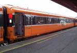 InterCity-Wagen  City Gold  7133, 1.Klasse mit Arbeitspltzen fr Geschftsreisende, am 16.02.2005 im Bahnhof Dublin-Heuston.