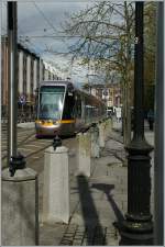 Ein Dublin Luas Tram der  Grnen  Linie verlsst Stephens Green,  25.