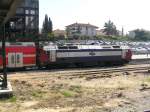 Alstom-Lok 766 steht hier am 12.02.2007 in ganzer Pracht abfahrbereit mit ihrem Regionalzug Richtung Tel Aviv und Ben Gurion Airport in Binyamina.