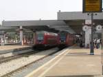 Zwei Grlitzer Wendezugeinheiten als Expresszge nach Haifa Merkaz (rechts) und Be'Er Sheva (links) im Schatten des Tel Aviver Hauptbahnhofs am 06.05.2007.