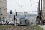 . Die Steigung gleich geschafft - 

Der Straßenbahnzug hat gleich das obere Ende der kurzen Steilstrecke entlang der Altstadt erreicht. Im Hintergrund der Mount Scopus.

Jerusalem, 18.03.2014 (M)