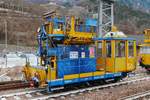 Ein Oberleitungsrevisionsfahrzeug im Bahnhof von Waidbruck - Lajen / Ponte Gardena - Laion (05.03.2020).