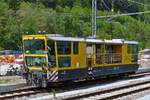 Dieseltriebzug Type TDC 500, der Firma SFI, im Einsatz fr Vegetationsbekmpfung, fhrt im Bahnhof von Franzensfeste/Fortezza auf einem Nebengleis an mir vorbei. 15.05.2019 (Hans) 
Mein Dank geht an Karl Seltenhammer fr die Auflsung.