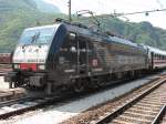 Eine Lok der MRCE mit der Aufschrift 'Bosphorus-Europe Express' steht am 12.7.2010 mit einem deutschen InterCity in Bozen(Bolzano) und wartet auf die Abfahrt nach Mnchen.