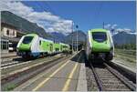 Im Regionalverkehr von Domodossola nach Milano Centrale und Porta Garbibaldi dominieren vermehrt die Hitachi ETR 421  ROCK . 
Das Bild zeigt den aus Milano eingetroffen Trenord ETR 421 02 (94 83 4421 020-8 I-TN), links im Bild auf Gleis 4 und den später nach Milano Porta Garibaldi fahrenden ETR 421 040 (94 83 4421 040-6 I-TN), rechts im Bild auf Gleis 5.  

25. Juni 2022

