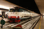 FS E 444 077 ist eben mit IC 499 Milano - Terni in Firenze SMN angekommen, 08.10.2016