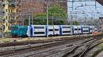 Treno 42 fährt aus Richtung Fiumicino am 21.05.2018 in Bahnhof ROma Ostiense ein.