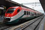 Hier 501 070 und 501 094 als R3316 von Roma Termini nach Fiumicino Aeroporto, dieser Triebzugverband stand am 24.12.2014 in Roma Termini.