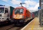 Im Grenzbahnhof Tarvisio-Boscoverde konnte die Feuerwehr-Werbelok 1116 250-0 samt Schwesterlok 1116 171-8 auf Gleis ... oh pardon ... Binario tre,wir sind ja schon in Italien,aufgenommen werden (sterreichurlaub 12.08.09)