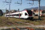 Grenzberschreitener Verkehr.Ausfahrt eines TILO(Treni Regionali Ticino Lombardia)nach Bellinzona/CH am 21.10.12 in Luino/It.