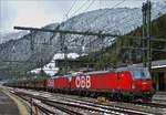 ÖBB Vectronlok 1293 024 mit 1293 017 warten mit ihrem Güterzug am Brenner auf fahrtfreigabe.