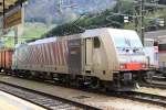 186 283 wartet im Bahnhof Brenner/Brennero mit ihrem Schrottzug auf die Abfahrt gen Italien  2.Mai 2014