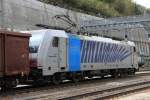 186 287 wartet im Bahnhof Brenner/Brennero mit einem Güterzug auf die Abfahrt nach Italien  2.Mai 2014