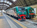 E.464.542 mit einem Regionalzug in Milano Centrale, 26.07.2022.
