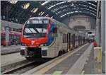 Auch - oder besonders im Nahverkehr - sind SBB Züge in (Nord-) Italien regelmäßig zu sehen, wobei der Name TILO (Ticino Lombardia) dies unterstreicht. In Milano verkehren nun im Stundentakt die RE80 TILO Züge von und nach Locarno. Im Bild der SBB TILO RABe 524 310 der auf die Abfahrt nach Locarno wartet. 

8. November 2022