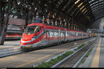 Frecciarossa 1000 / ETR 400 022 steht am 4. Mai 2016 im Bahnhof Milano Centrale.