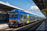 Ein Vivalto-Pendelzug in der neuen Regionalverkehrslackierung von Trenitalia wartet am 4. Mai 2016 in Pisa Centrale auf die Abfahrt.