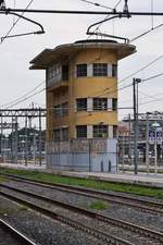 Altes Stellwerk im Bahnhof Roma Ostiense am 21.05.2018, jetzt außer Betrieb.