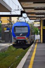 Ein Triebzug der Baureihe 426 wartet am 23.05.2018 in Bahnhof Roma Ostiense auf freie Fahrt.