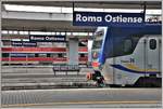 Nicht zu übersehen die Bahnhofsschilder in Roma Ostiense.