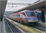 In Roma Termini wartet der FS Trenitalia ETR 485.044 als Frecciargento AV 8863 auf die Abfahrt (08:58) nach Reggio di Calabria (an 15:24) - und wir auf die Rückfahrt nach Hause...