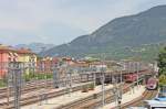 Bf. Trento/Trient an der Brennerbahn, Blick in Richtung Nord. DB/�BB/Trenord-EuroCity-Z�ge EC 80 Verona Porta Nuova – M�nchen Hbf. und EC 81 M�nchen Hbf. – Verona Porta Nuova sind gerade in der Gleisanlage; 11.05.2012