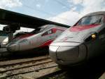 Gleich drei der Trenitalia-Premium-Züge (Zwei FRECCIARGENTO und ganz hinten ein FRECCIABIANCA) am 21.8.2014 im Bahnhof Venezia S.