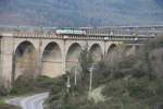 E656 605 zieht den Regionalexpress von Cosenza nach Napoli ber das Mingardo-Viadukt bei Centola; 16.12.2007