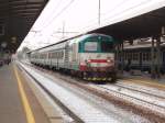 Diesellok D445 1127 mit einem Nahverkehrszug in Venedig Mestre