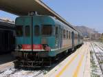 ALn 668 3026 und ALn 668 3009 (was eine Verwandtschaft mit die Deutsche BR 624!) auf Bahnhof Trapani mit R 22777 Palermo Centrale-Trapani am 2-6-2008.