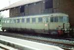 10 oct 1984 : ALn 56.136 at Ozegna station. This diesel railcar was parked at this station, waiting to be transferred to the Railway Museum of Savigliano.