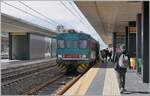 In Reggio di Calabria sah ich einen der wohl nun noch seltenen eingesetzten Dieseltriebwagen Aln 663 im Einsatz und dieser war erst noch in einem sehr erfreulich gutem Zustand. Nach diesem aus Zeitgründen erfolgten Schnappschuss des Aln 663.1153 wechselte ich für weitere Bilder den Bahnsteig und so entging mir der Zuglauf des Dieseltreibwagens.

18. März 2026