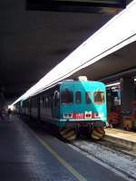 ALn.663.1119 + ALn.663 unbekannt. Kurz dahinter ist ein ALe.426/506 (TAF) stationiert. Napoli Centrale, Sommer 2004