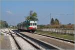 Der FER Aln 668 1015 mit Beiwagen erreicht auf der Fahrt in Richtung Parma den Bahnhof Brescello, eine kleine Landstation unweit des grossen Flusses, also der Umgebung, wo die herrlichen  Don Camillo