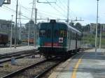 ALn 668 3014 fhrt am 04.02.2006 von Caltanissetta Centrale in den Bahnhof Caltanissetta Xirbi ein, hier mu er zur Weiterfahrt nach Palermo kopfmachen. ber diesen Bahnhof fhrt auch die Inlandsstrecke Catania - Palermo, sie ist fast 100 km krzer wie die Kstenstrecke ber Messina, aber nicht schneller, es fahren nur Regionalzge.