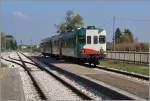 Der FER Aln 668 1015 erreicht auf der Fahrt Richtung Parma den Bahnhof Brescello. 
22. Sept. 2014