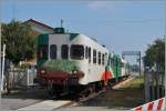Nachdem der Zug auf dem vorhergehenden Bild etwas zu kurz gekommen ist, hier nochmals der in Brescello nach Parma ausfahrenden ALn 668 014 mit Steuerwagen. 
22. Sept. 2014