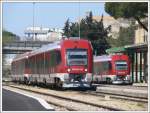 Im Regionalzug von Milano nach Lecce. 5.Tag (09.04.2011)
Die Ferrovie del Sudest in Apulien hat eine grosse Menge neuer Triebzge der polnischen Marke Pesa erhalten. Hier traffen wir gleich drei ATR 220 in Martina Franca zwischen Taranto und Lecce.
Die Zge sind beraus komfortabel 2+1 Bestuhlung auch in der 2.Klasse und endlich auch mal richtig klimatisiert.