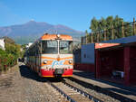 Vor der Kulisse des rauchenden Ätnas war ADE 15 mit ADE 19 als Zug Nr.