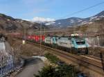 Die EU 43 006 und die EU 43 005 mit einem KLV-Zug am 25.01.2014 unterwegs bei Albes.