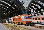 Die FS E 402 032 wartet in Milano Centrale mit einem IC auf die Abfahrt.

27. Juni 1997