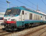 20.8.2012 16:19 FS E 402 009 mit einem InterCity aus Siracusa nach Roma Termini im Bahnhof Lamezia Terme Centrale.